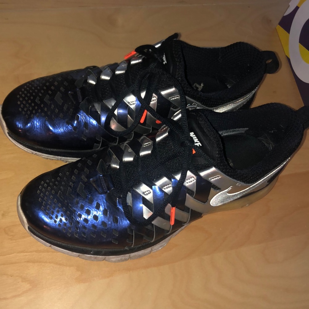 Nike 10.5 patriots Super Bowl edition finger traps